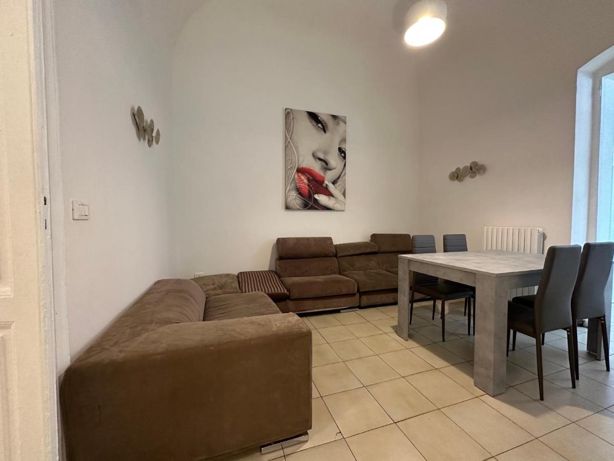 Cconforthotels Appartamento Crispi Bari Luaran gambar