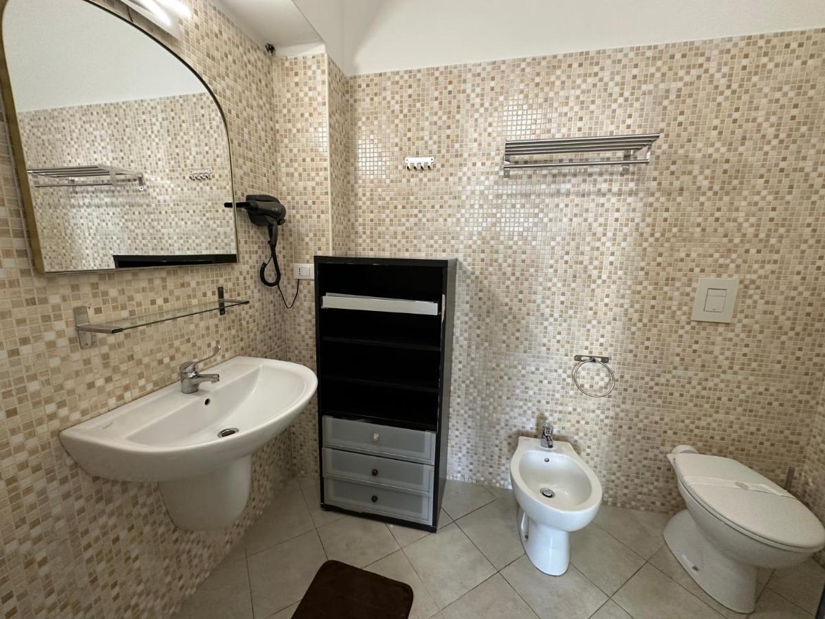 Cconforthotels Appartamento Crispi Bari Luaran gambar