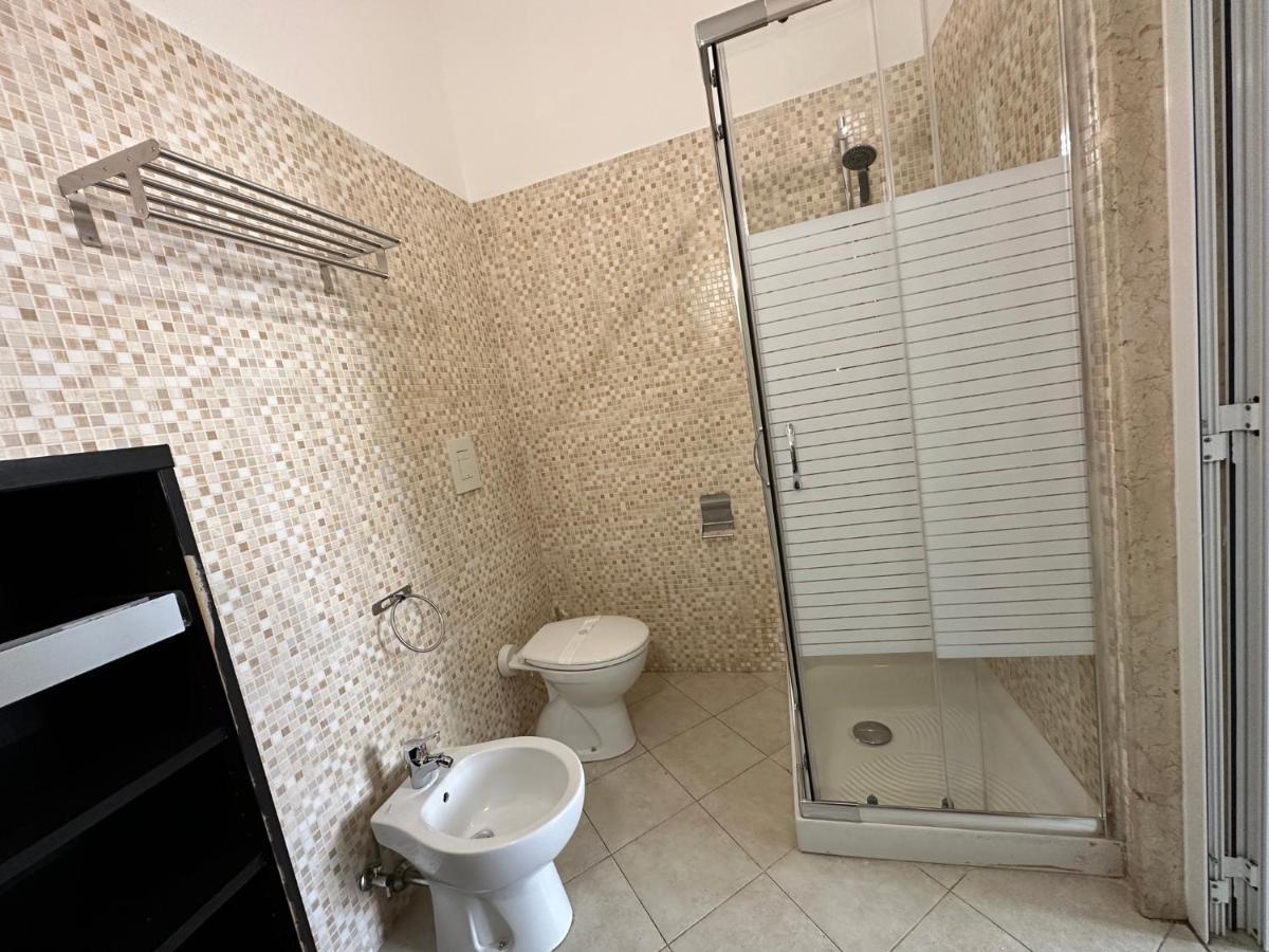 Cconforthotels Appartamento Crispi Bari Luaran gambar