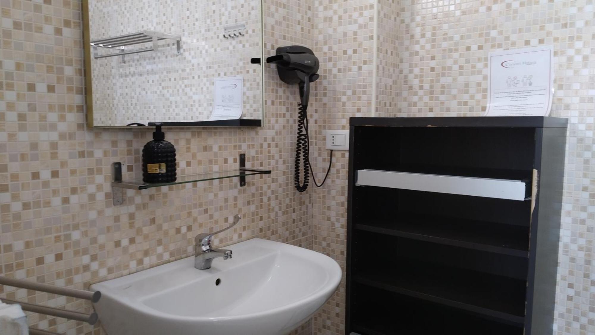 Cconforthotels Appartamento Crispi Bari Luaran gambar