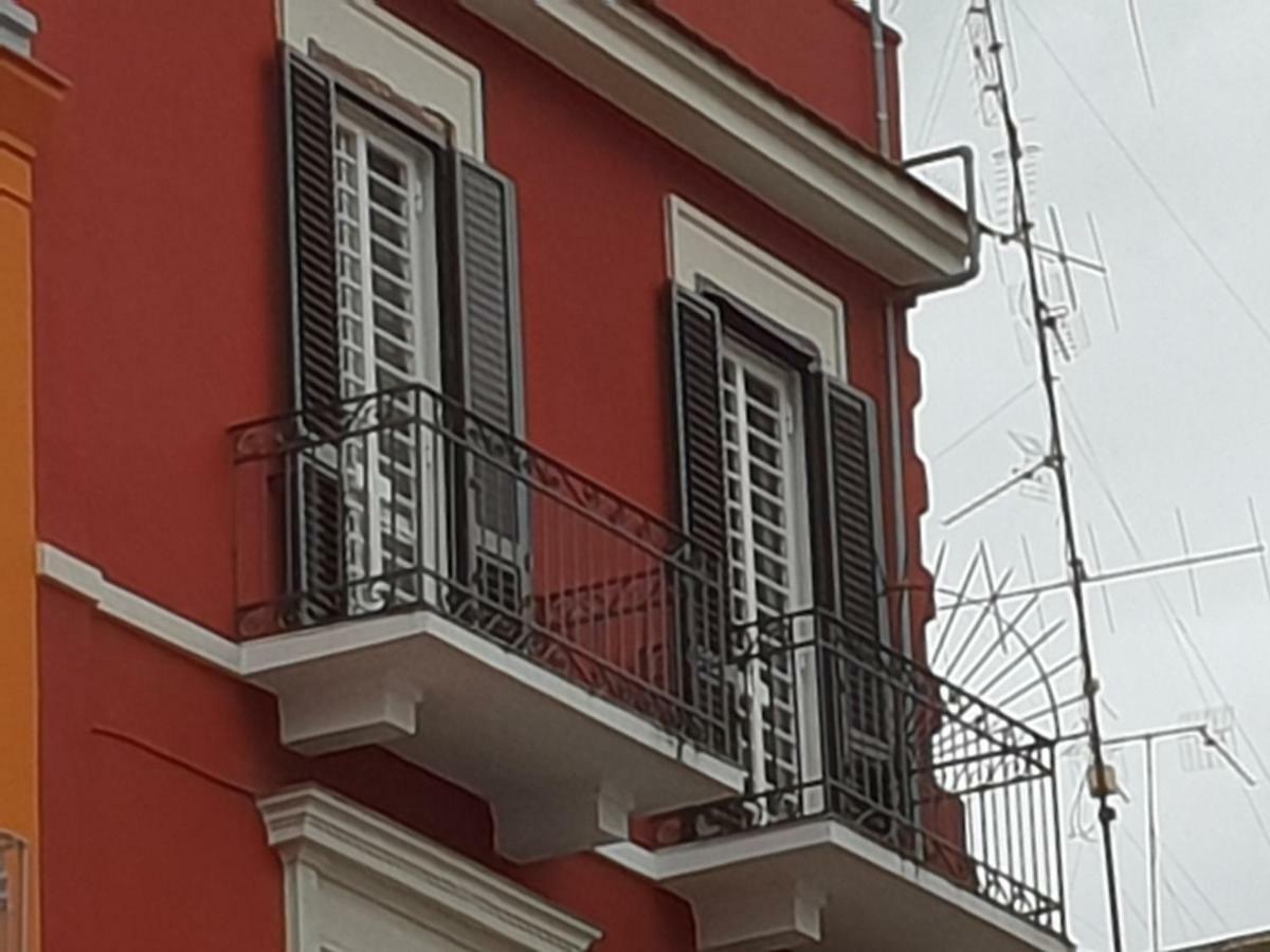 Cconforthotels Appartamento Crispi Bari Luaran gambar